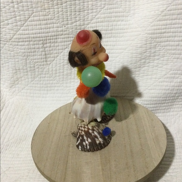 CLOWN FIGURINE made from Shells - Picture 2 of 7